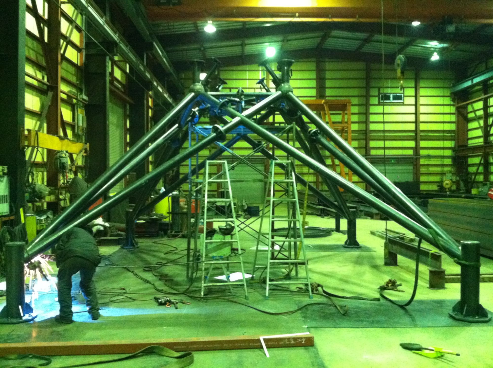 丸パイプトラス 工場内組立